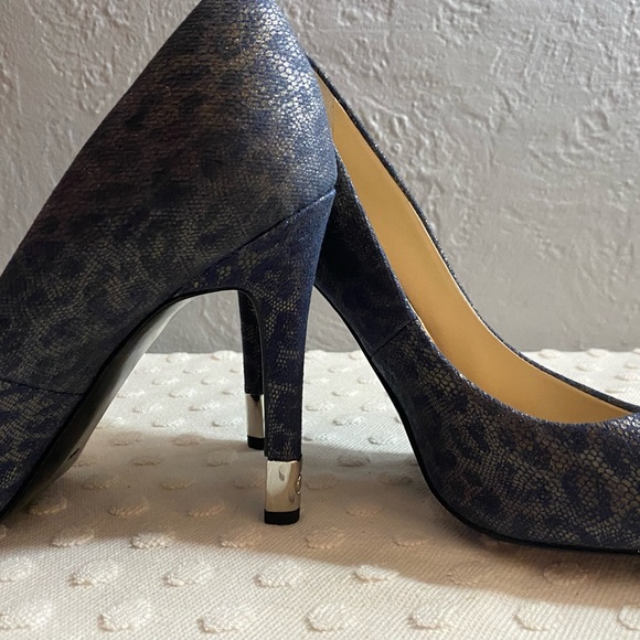 GUESS Blue Leopard Print Stilettos - Picture 5 of 16
